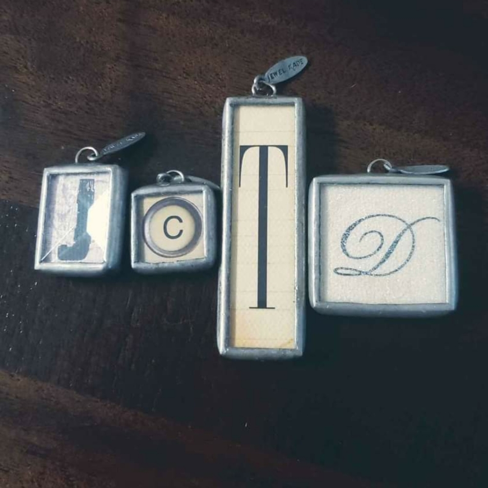 Jewel Cade lot (4 pieces)